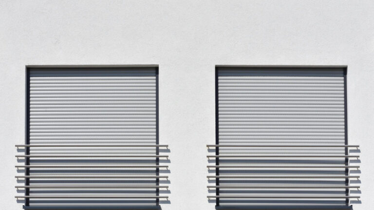 Volets roulants à Bordeaux : pourquoi une panne ne doit jamais être ignorée ?